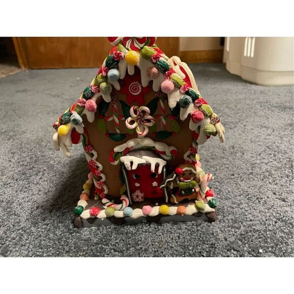 Kurt Adler 8 5/8-Inch Claydough and Metal Candy House with C7 UL Lighted - Picture 1 of 8